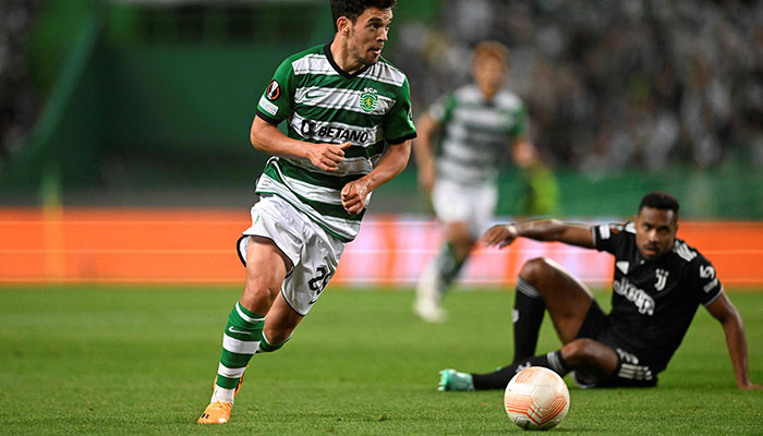Sporting Lisbon´s Portuguese midfielder Pedro Goncalves runs with the ball during the UEFA Europa league quarter final second leg football match between Sporting CP and Juventus at the Jose Alvalade stadium in Lisbon on April 20, 2023. AFP