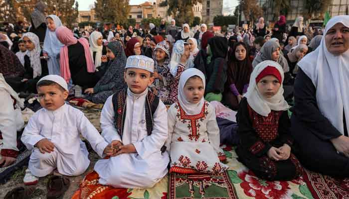 İnsanlar Körfez ülkeleri ve öteki ülkelerde Ramazan Bayramı’nı kutluyor