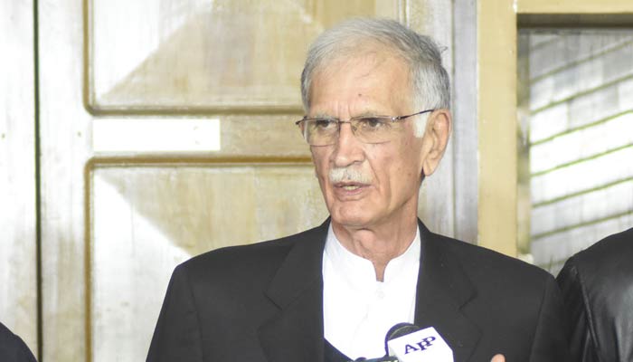 Pervez Hattak, 10 Şubat 2021'de İslamabad'daki evinde düzenlediği basın toplantısında konuşuyor. — ÇEVRİMİÇİ
