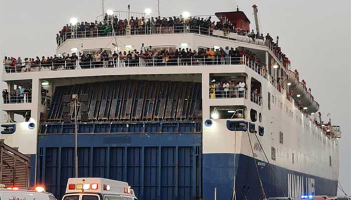 A ship carrying evacuees from Sudan arrives at Jeddah Port. — Twitter/@ForeignOfficePk