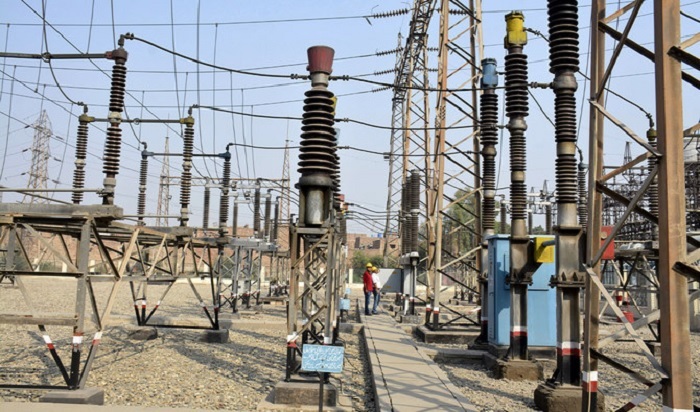 Pakistani technicians work at a power grid station in Faisalabad .— AFP/File