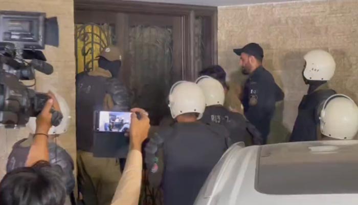 Punjab Police tries to enter Parvez Elahis residence during an operation conducted late night to arrest the PTI president, on April 29, 2023, in this still taken from a video. — Twitter/@PTIofficial