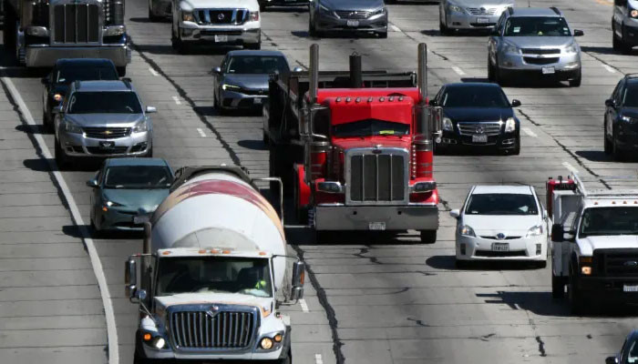 Kaliforniya bir ilk olarak 2036 yılına kadar dizel kamyon satışını durduracak