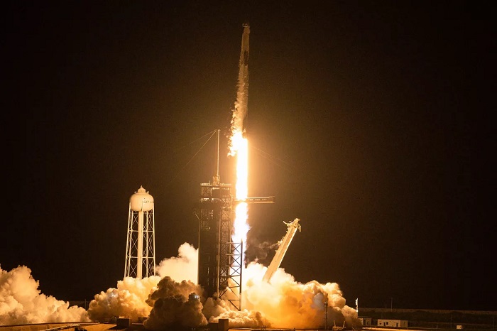 SpaceX’in Falcon Heavy aracı ViaSat-3 web uydusunu fırlattı