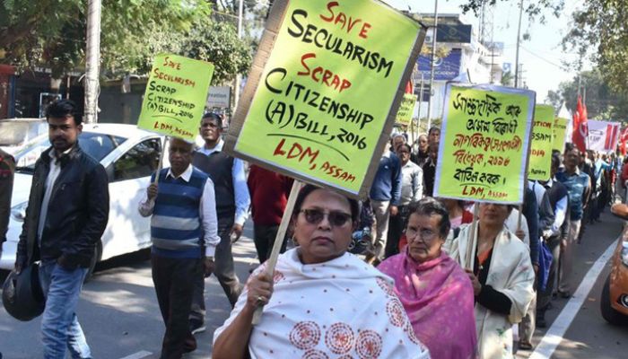 گوہاٹی میں شہریت ترمیمی بل کے خلاف ہندوستانیوں کا احتجاج  انڈیا  اس نامعلوم فائل فوٹو میں — اے ایف پی
