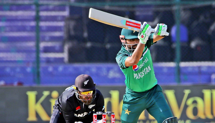 Pakistan kaptanı Babar Azam, 4 Mayıs 2023'te Karaçi'de Yeni Zelanda'ya karşı oynanan dördüncü ODI sırasında. — Twitter/@TheRealPCB