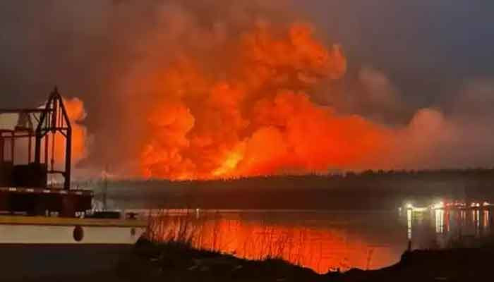 Orman yangınları Kanada’nın Alberta eyaletini kasıp kavururken binlerce şahıs evlerini boşaltmak mecburiyetinde bırakıldı