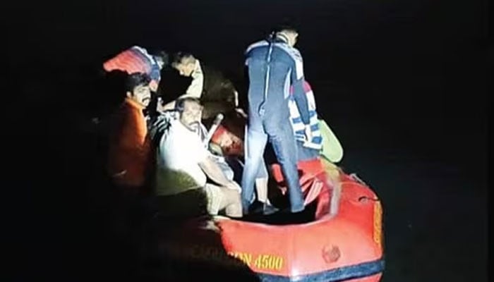 Hindistan’ın Kerala kentinde alabora olan teknede 16 şahıs öldü