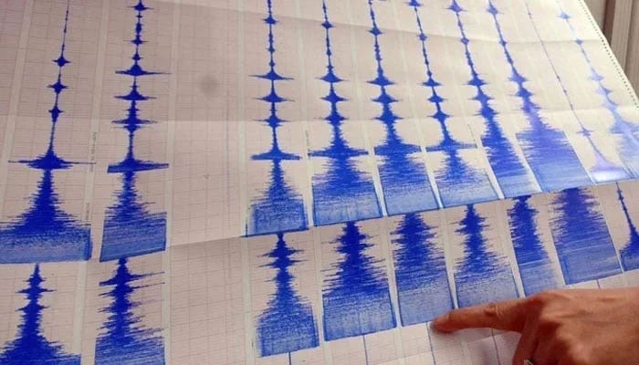 ایک سیسموگراف زلزلے کی ریڈنگ لیتا ہے — اے ایف پی/فائل