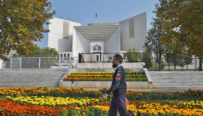 A policeman walks past the Supreme Court building in Islamabad on November 28, 2019. — AFP/File