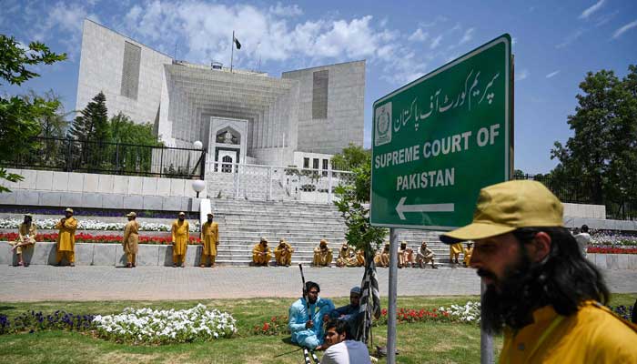 Pakistan'ın iktidar ittifakından partilerin destekçileri, 15 Mayıs 2023'te İslamabad'daki Yüksek Mahkeme yakınında bir araya geldi. — AFP