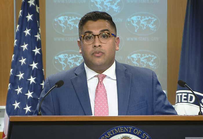ABD Dışişleri Bakanlığı Sözcüsü Vedant Patel bir basın toplantısında konuşuyor.  — AFP/Dosya
