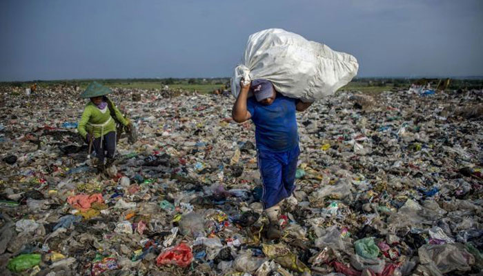 UN aims to reduce plastic pollution by 80% by 2040. —AFP