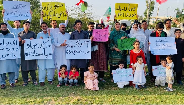 People are protesting in the Peshawar area of Hayatabad for upholding the sanctity of the Constitution of Pakistan and continuity of democracy on May 14, 2023. Twitter/Jhagra