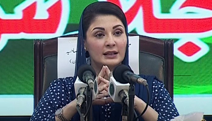 Liderler ayrılırken Maryam, PTI’nin dağılmasına “karma” diyor