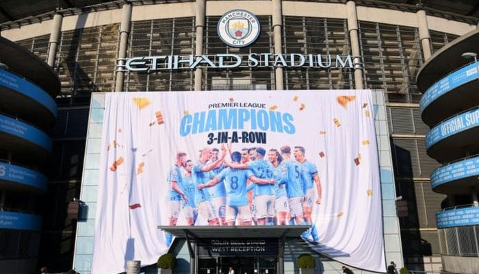 City unfurled a giant flag at their Etihad Stadium moments after the title win was secured.—twitter