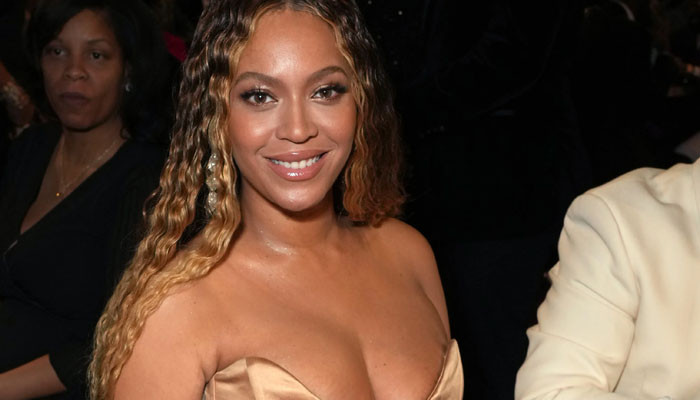 Beyonce looks visibly shocked after fans help her with singing ‘Love On Top’