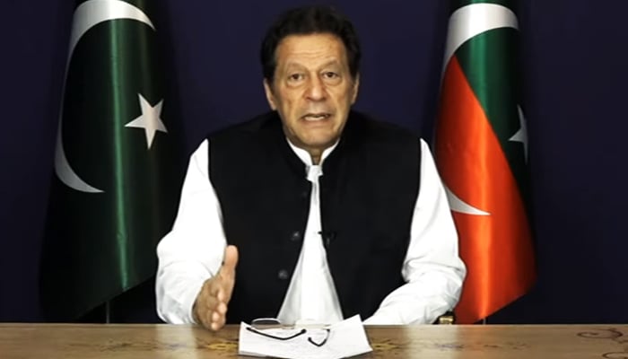 پی ٹی آئی کے چیئرمین عمران خان 24 مئی 2023 کو لاہور میں اپنے حامیوں سے خطاب کر رہے ہیں۔ ابھی بھی ویڈیو سے لیا گیا — YouTube/PTI۔