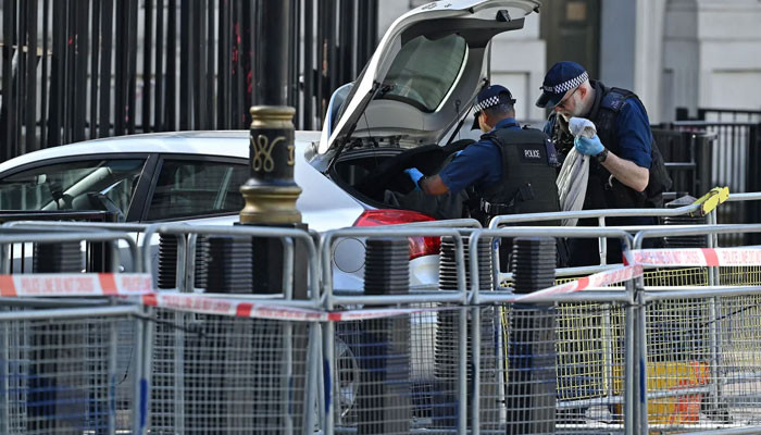 Birleşik Krallık Başbakanı’nın Downing Caddesi 10 numaradaki ofisine otomobiliyle çarpan şüpheli tutuklandı