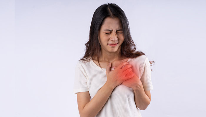 Wanita menghadapi risiko kematian dua kali lipat setelah serangan jantung dibandingkan dengan pria: belajar.—appoloclinic