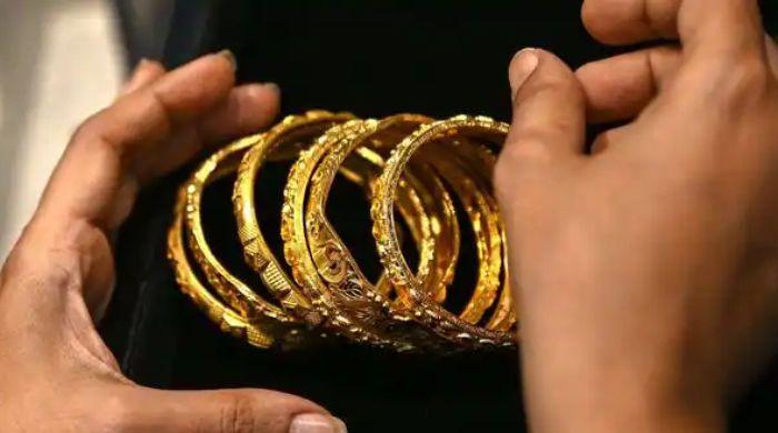 Gold registers Rs1,100 drop in outgoing week