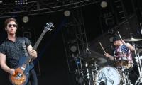  Fans disappointed as Royal Blood mock audience during performance 