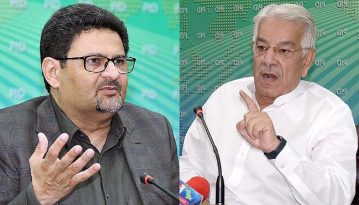 Pakistan Muslim League-Nawaz (PML-N) leader Miftah Ismail (Left) and Defence Minister Khawaja Asif (Right). — APP/File