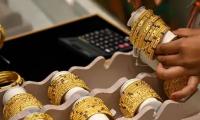 Gold price massively falls in Pakistan 