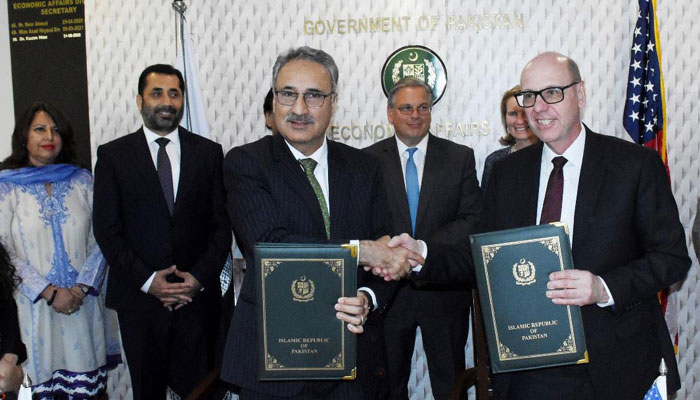 Economic Affairs Division Secretary Dr Kazim Niaz and USAID Mission Director to Pakistan Reed Aeschliman signed a new five-year bilateral on June 7, Wednesday. — Twitter/eadgop