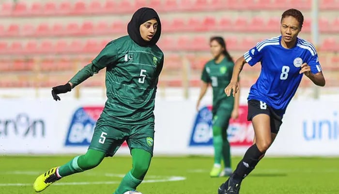 Amina Hanif (L) during a match. — PFF/File