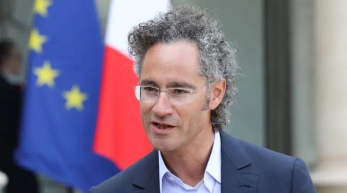 Palantir chief opposes letter to pause development of AI
