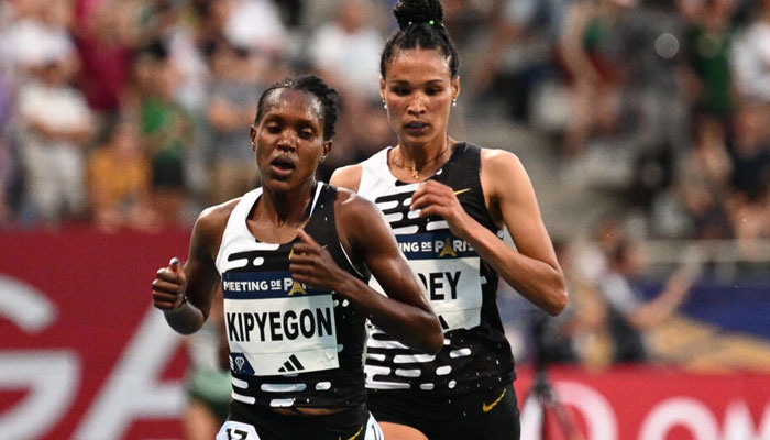 Kenyas Faith Kipyegon broke the womens 5,000m world record held by Letesenbet Gidey of Ethiopia, behind her. AFP