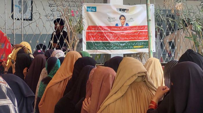 Stampede injures 16 women amid BISP cash distribution