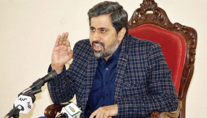 Fayyazul Hasan Chohan addresses a press conference. — Online/File