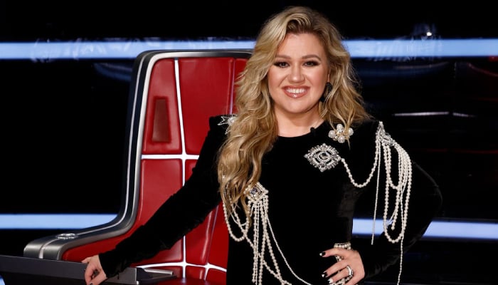 Kelly Clarkson opens up about using antidepressants to overcome her divorce
