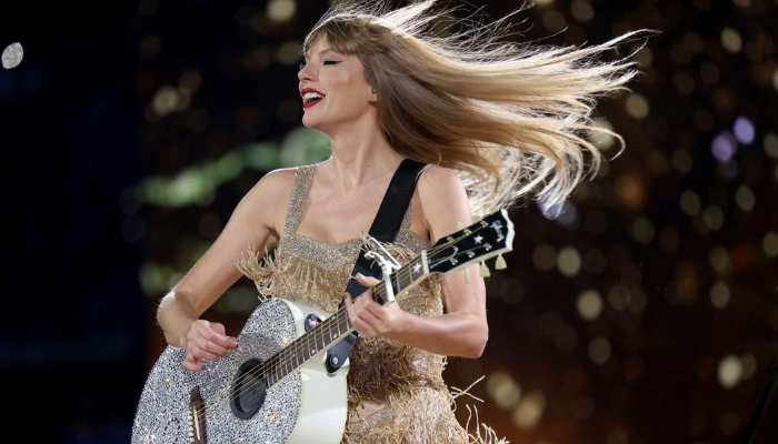 Taylor Swift Adds Humour While Addressing Stage Malfunction During