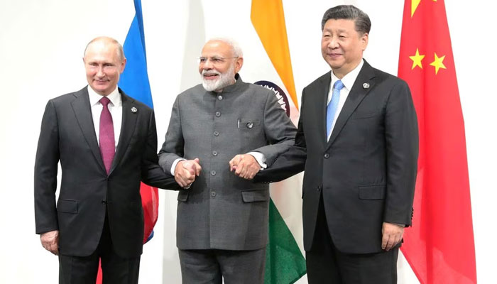 Russias President Vladimir Putin (L), Indias Prime Minister Narendra Modi (C) and China?s President Xi Jinping pose for a picture during a meeting on the sidelines of the G20 summit in Osaka, Japan June 28, 2019.