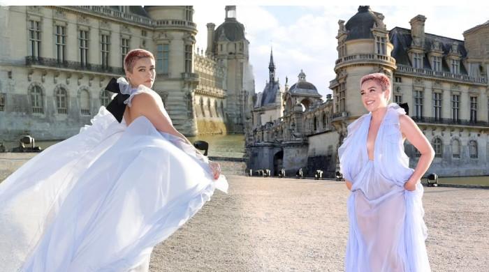 Florence Pugh wears daring dress as she poses at Valentino Paris ...