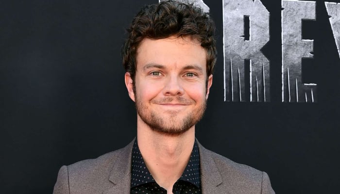 Jack Quaid discusses his childhood with star parents Meg Ryan and Dennis Quaid in Hollywood