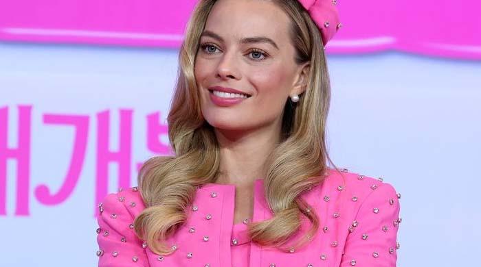 Margot Robbie is 90s Barbie at Mexico premiere | Entertainment ...