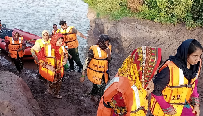Rescue teams shift women at safer locations during rescue operation in Punjab. — Geo News