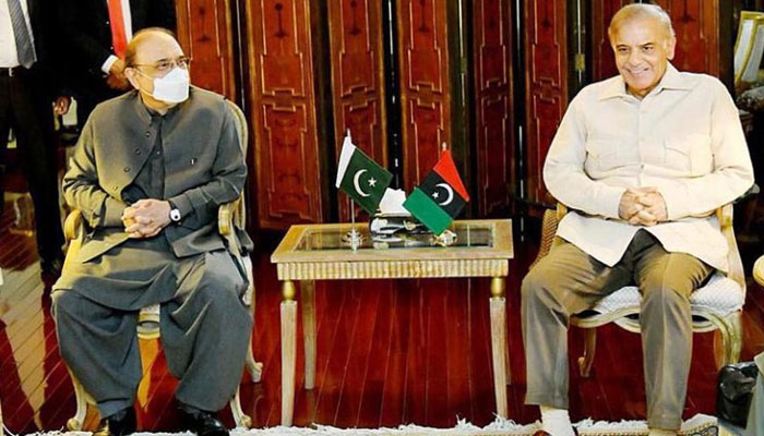 Former President Asif Ali Zardari (left) meets Prime Minister Muhammad Shehbaz Sharif (right). — APP/File