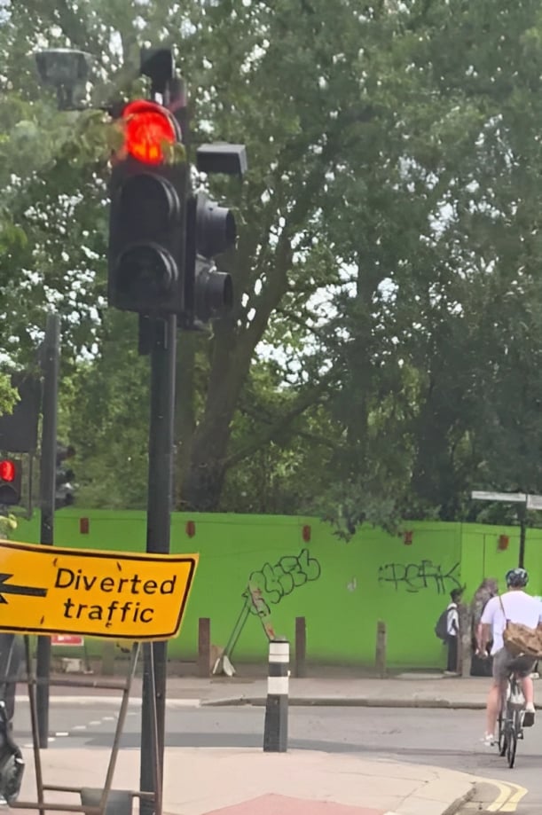 Daniel Craig violates traffic rules, rides through red light