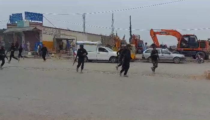 KP’nin Hayber bölgesinde polis karakolunun önünde meydana gelen patlamada sekiz şahıs yaralandı