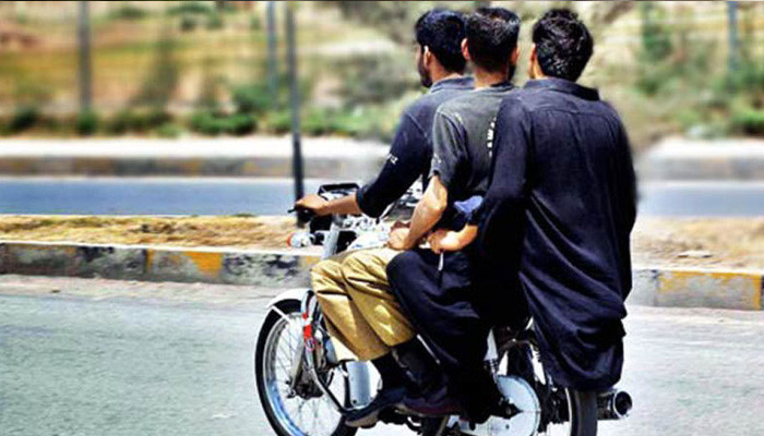 Karaçi de dahil olmak suretiyle Sind’de yolcu sürüşü yasaklandı