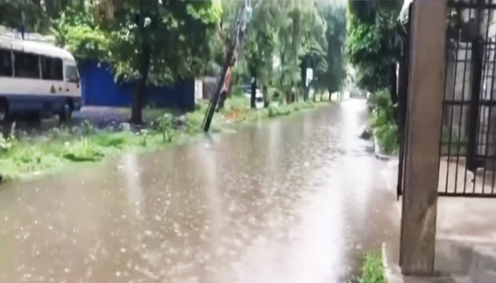 200 mm’yi aşan yağmurun peşinden Lahor’da yaşam durma noktasına geldi