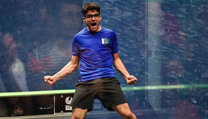 Hamza Khan celebrates after final win in World Junior Squash Championship on July 23, 2023. — Twitter/@paksquash