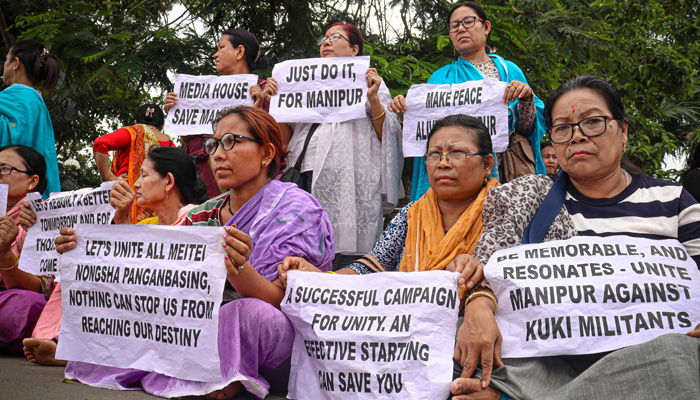 Khwairamband Ima Keithel Joint Coordinating Committee protest to demanding peace in Manipur outside the Governor´s gate in Imphal on July 28, 2023, during ongoing ethnic violence in India´s north-eastern state of Manipur. — AFP
