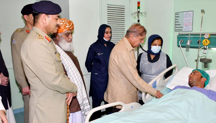 Prime Minister Shehbaz Sharif and COAS Asim Munir inquire after the health of those injured in the Khar suicide blast at CMH Peshawar on August 1, 2023. — PID