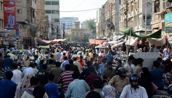 People throng at the Bohri Bazaar in Saddar, Karachi. — AFP/File